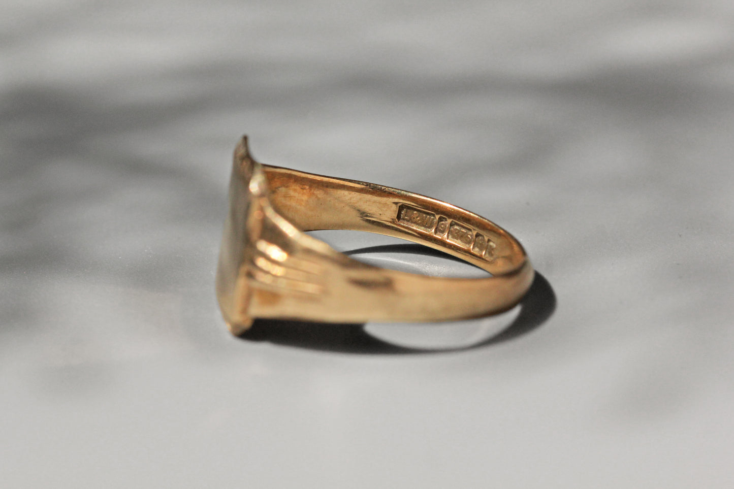 Vintage 1972 signet ring hallmarked Birmingham
