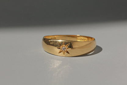 Antique old cut diamond band ring, in 18 carat gold