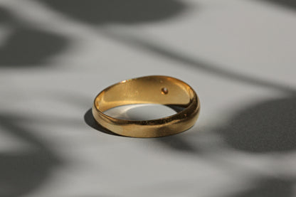 Antique old cut diamond band ring, in 18 carat gold