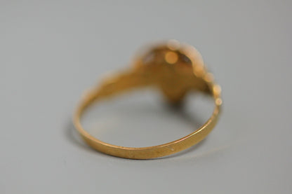 Antique victorian ruby cabochon and pearl ring, in 15 carat gold