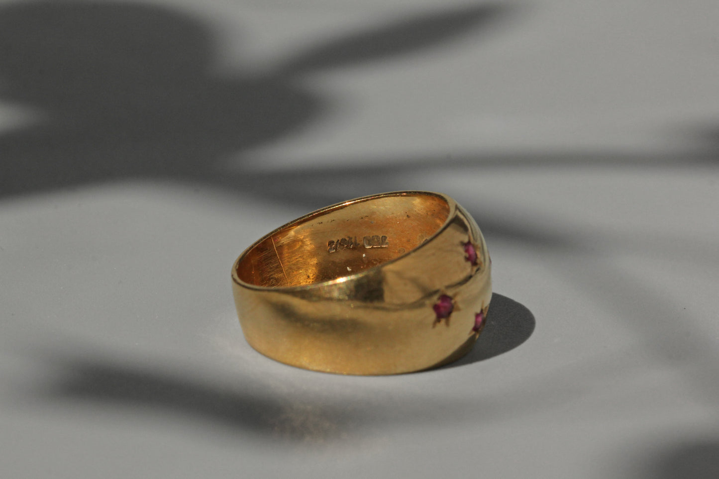 Vintage chunky celestial star set ruby ring, in 18 carat gold
