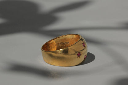 Vintage chunky celestial star set ruby ring, in 18 carat gold