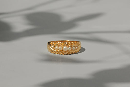 Antique victorian pearl band ring, in 18 carat gold