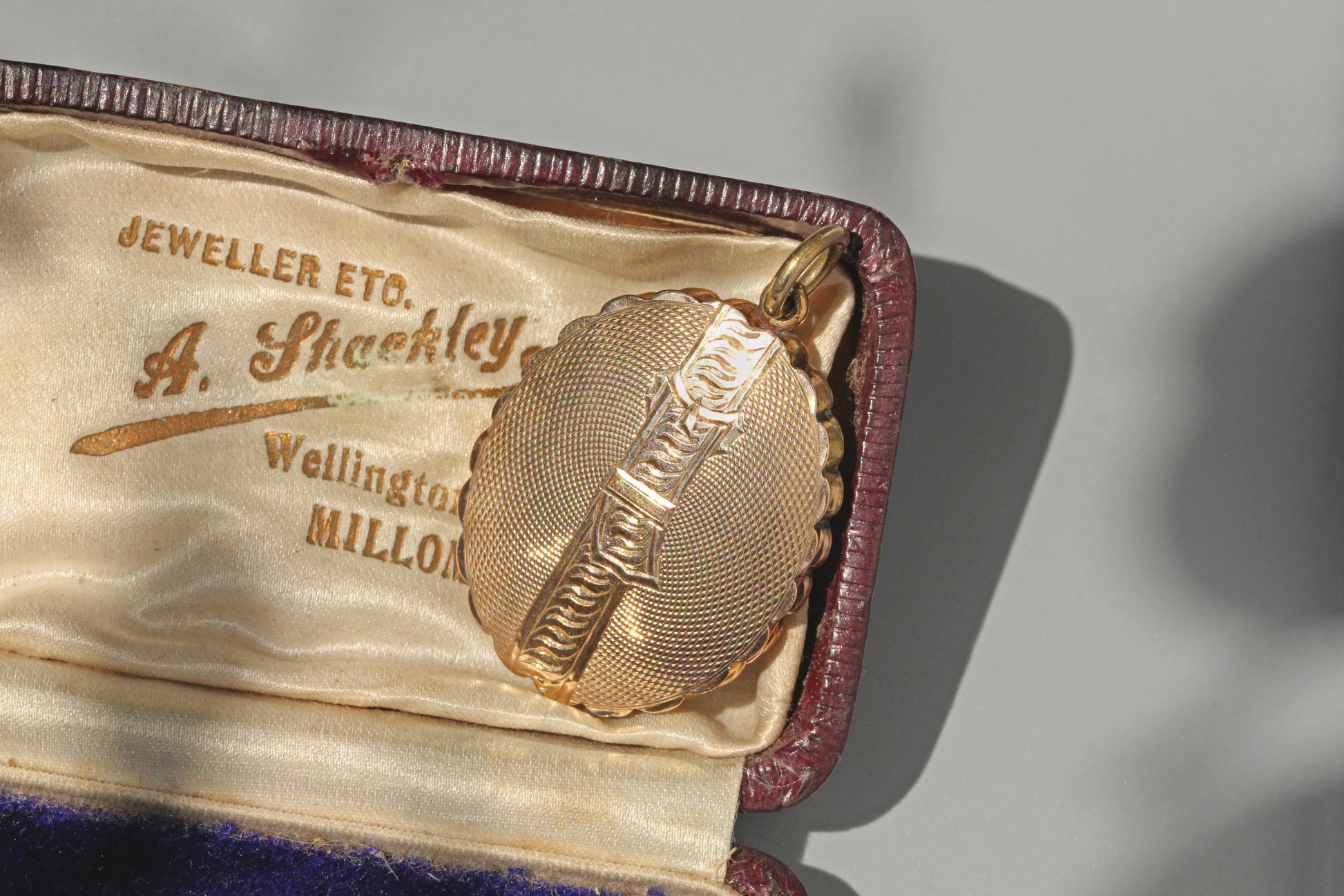 Antique Victorian belt buckle double locket in 9 carat gold in jewellery box