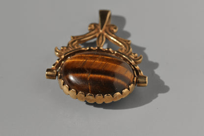 Vintage spinning fob with tigers eye and onyx, in 9 carat gold