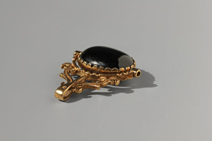 Vintage spinning fob with tigers eye and onyx, in 9 carat gold