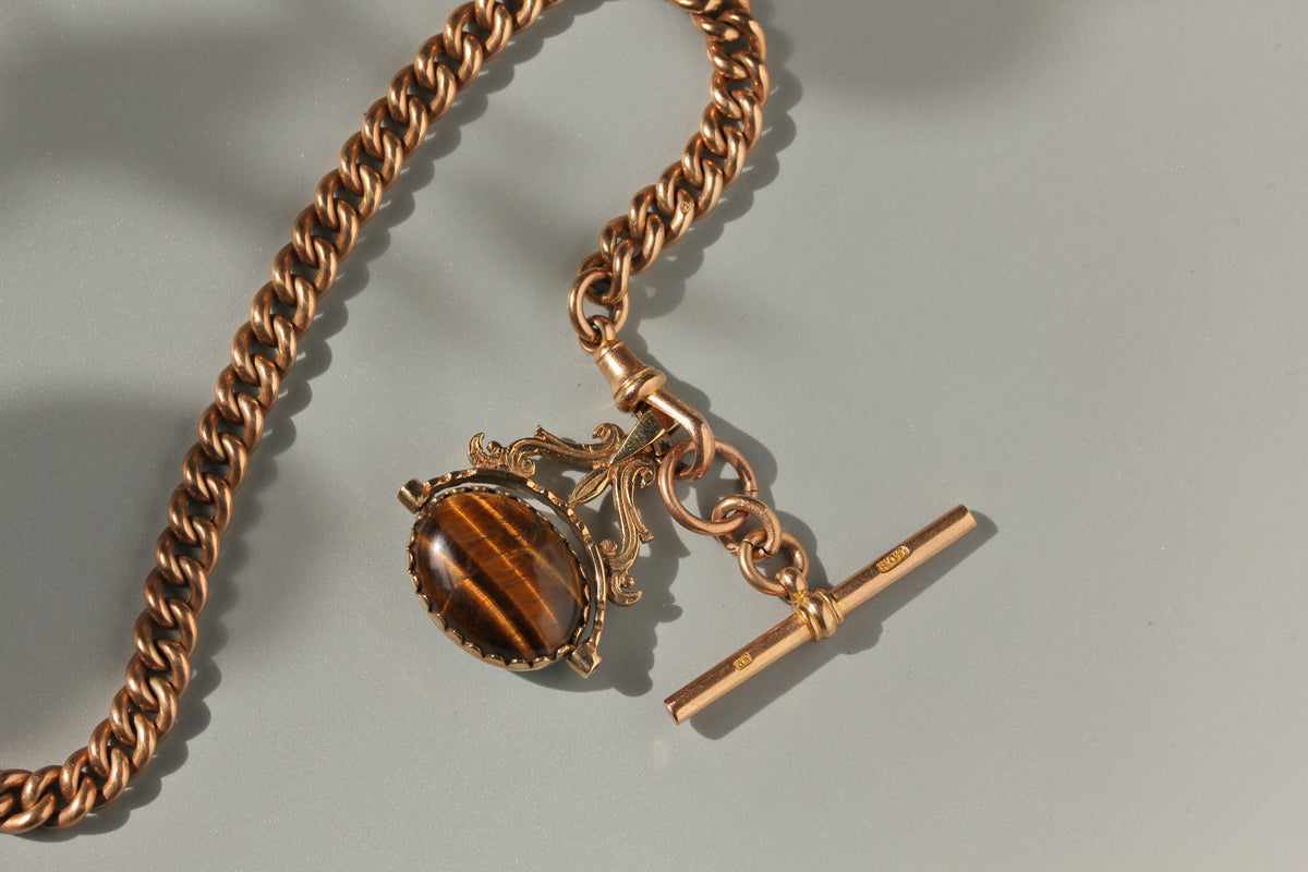 Vintage spinning fob with tigers eye and onyx, in 9 carat gold