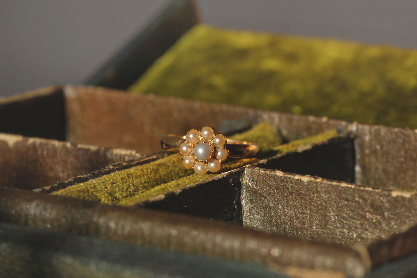 Vintage cultured pearl floral cluster ring, in 9 carat gold