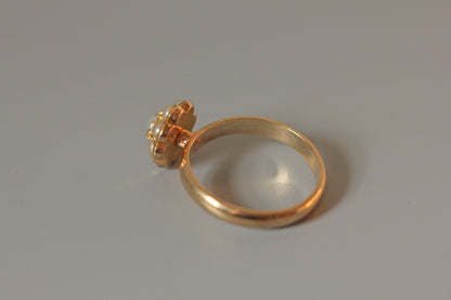Vintage cultured pearl floral cluster ring, in 9 carat gold