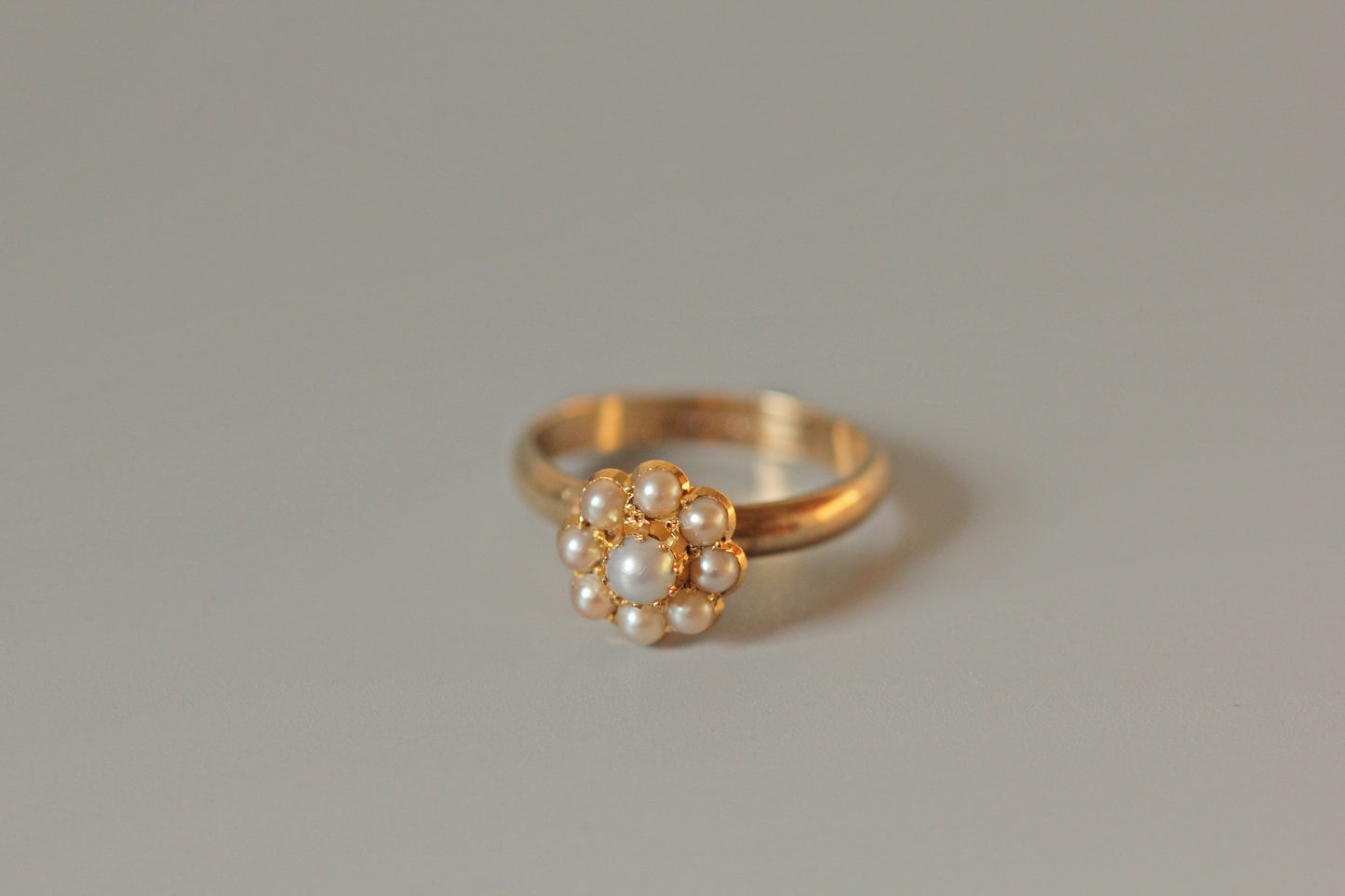 Vintage cultured pearl floral cluster ring, in 9 carat gold