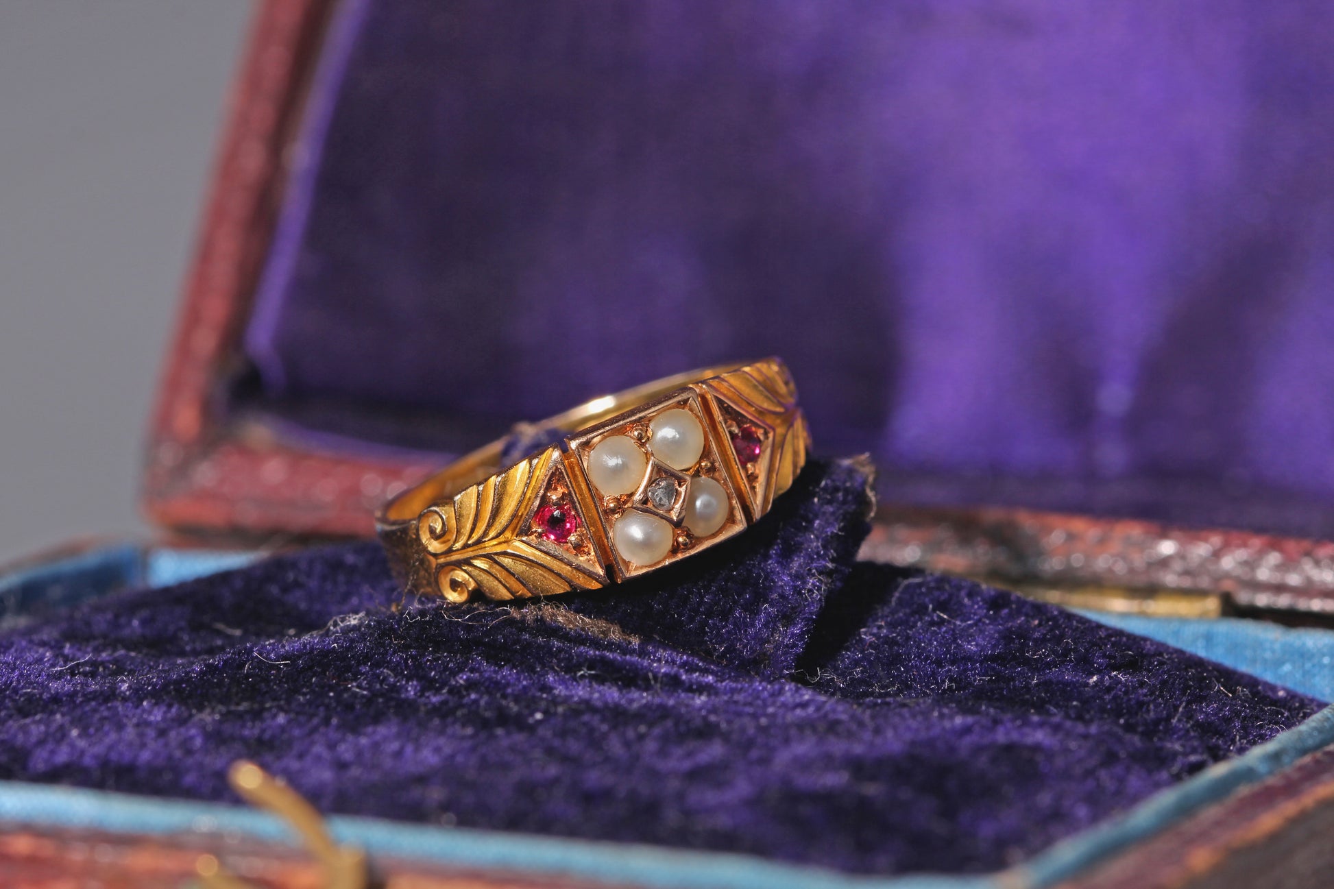 15ct Gold victorian ring with rubies and intricate shoulders