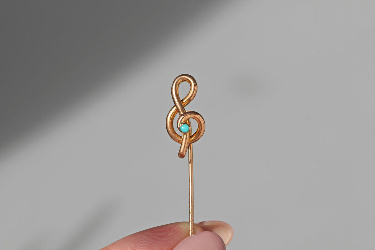 Antique edwardian treble clef pin with turquoise cabochon, in 9ct gold