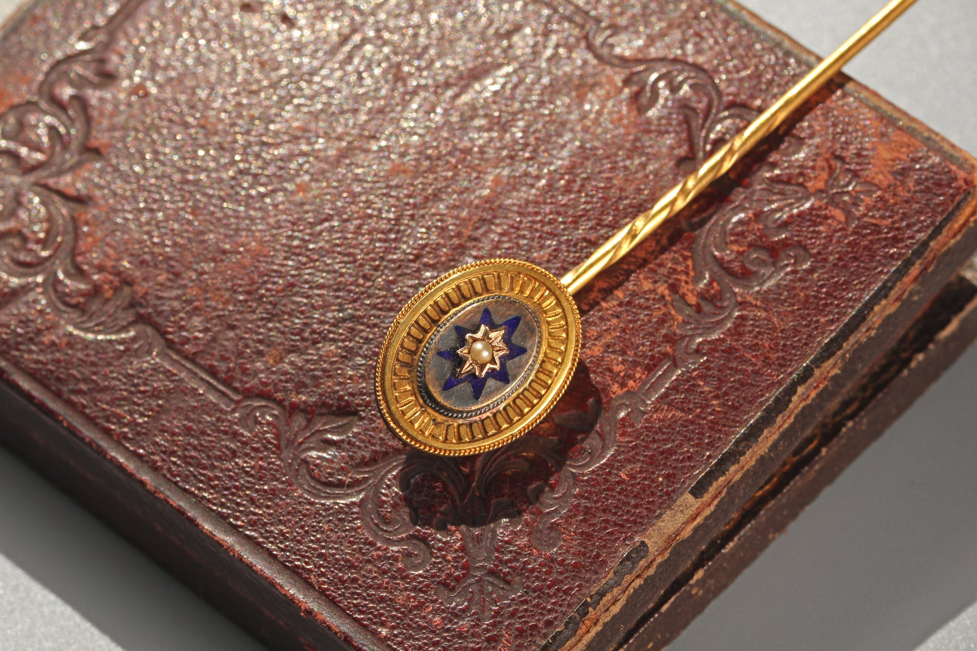 Antique 9ct gold stick pin displayed in a vintage jewellery box
