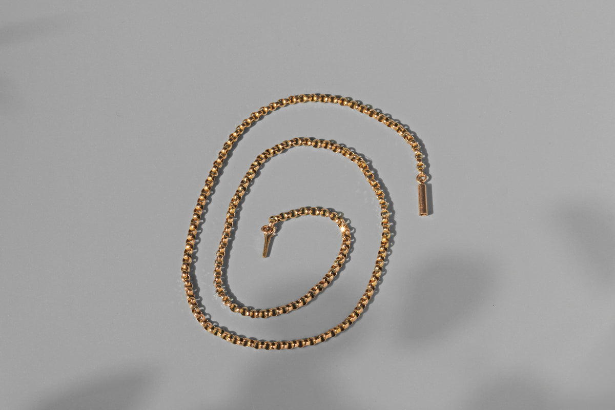 Antique necklace chain with a belcher link, finished with a barrel clasp in 9ct gold