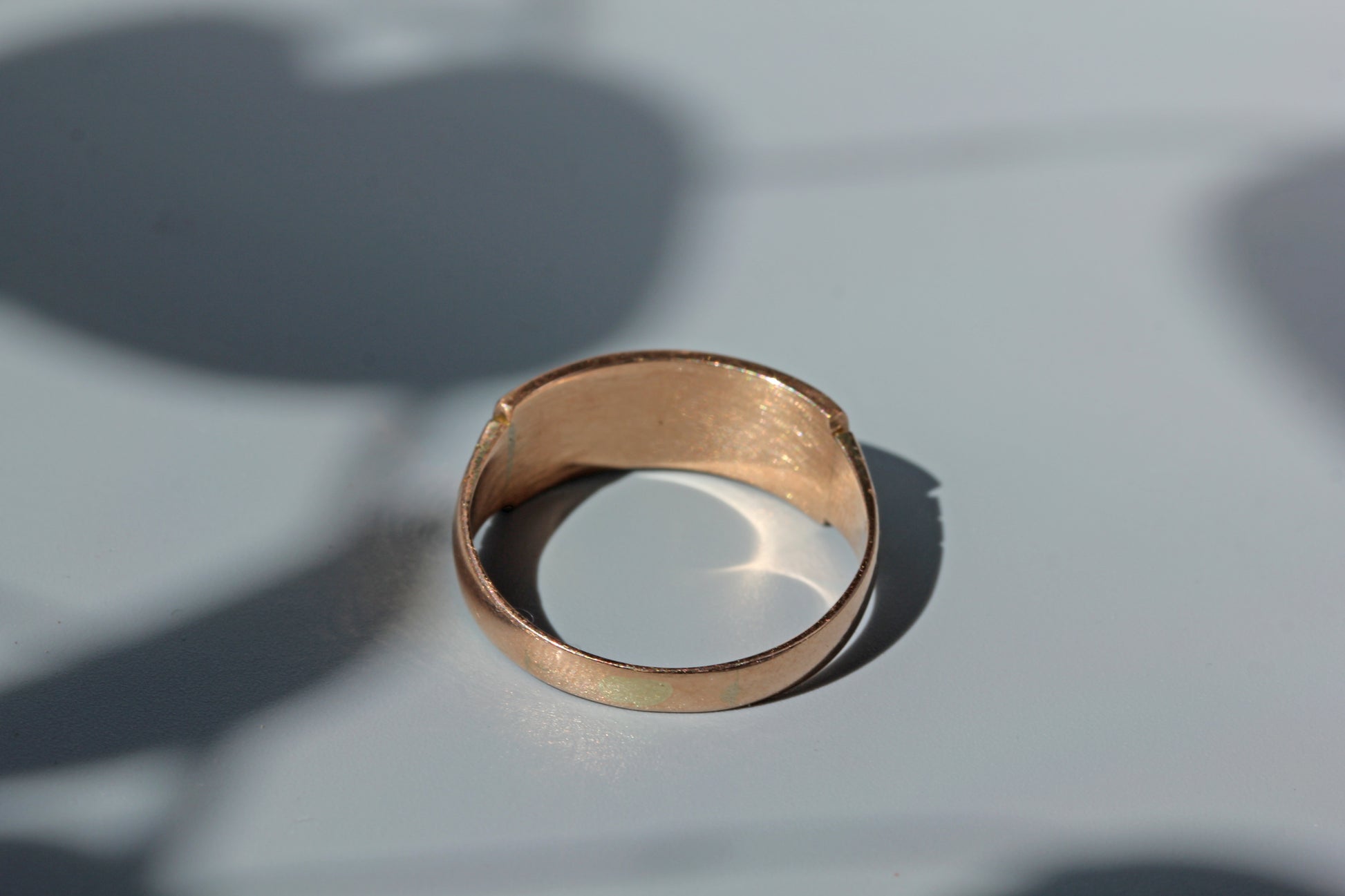 back view of gold ring shank