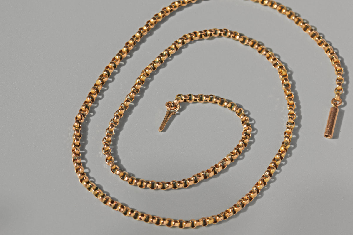Barrel clasp detail on antique gold chain in 9ct gold
