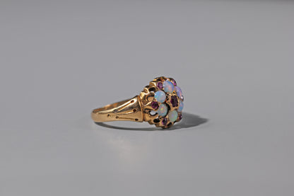 celestial starburst should details on 18ct gold ring 