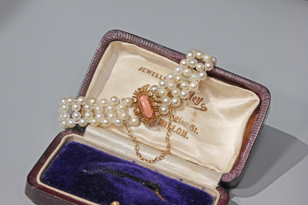 Textured sunburst 9ct gold coral clasp on vintage pearl bracelet
