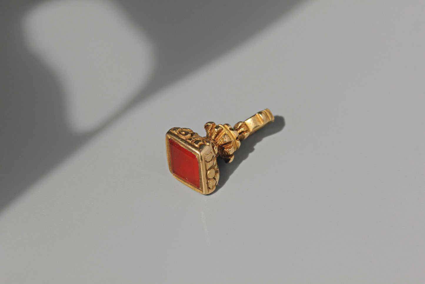 Antique victorian carnelian seal fob, in 9 carat gold