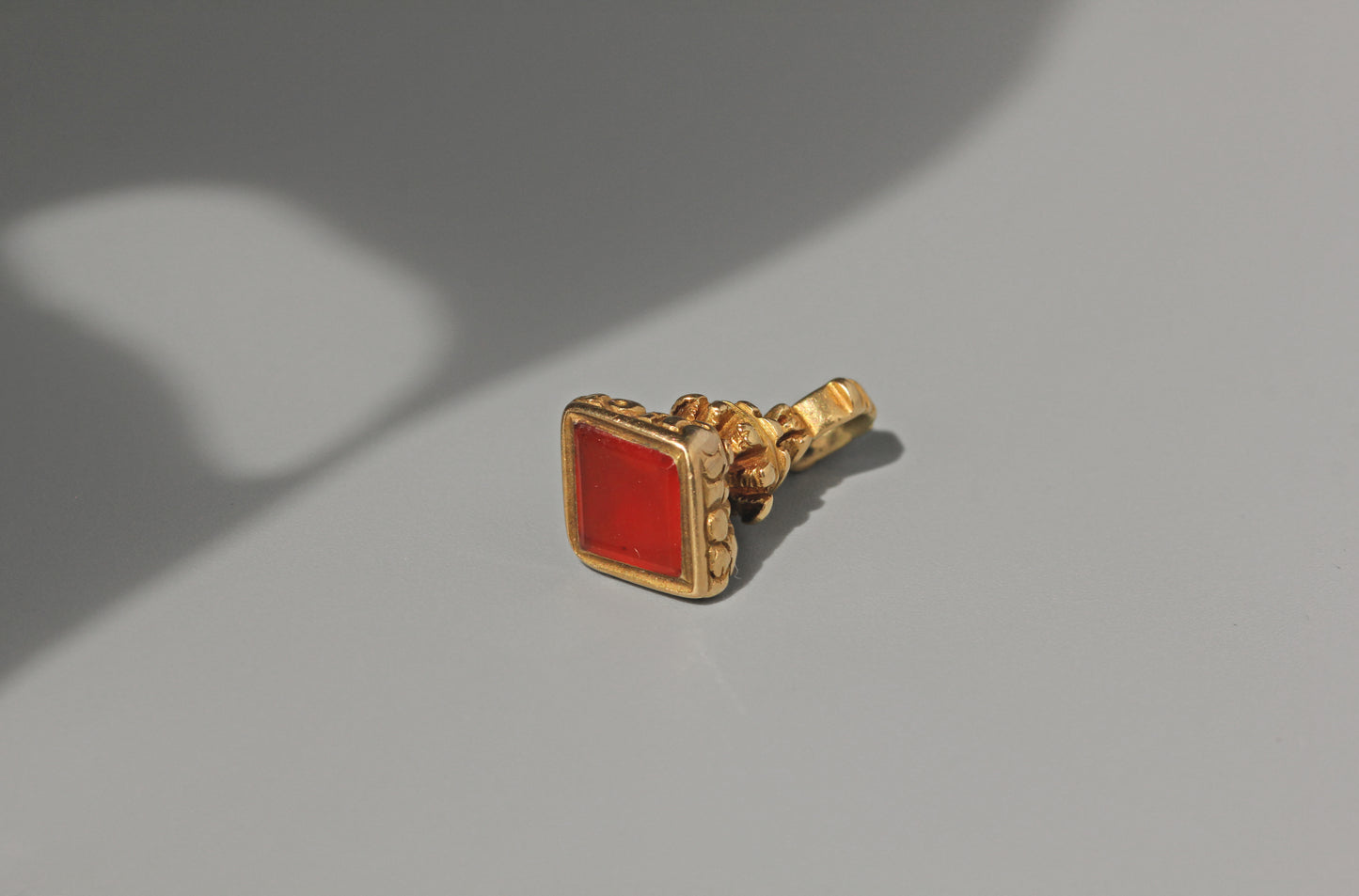 Antique victorian carnelian seal fob, in 9 carat gold