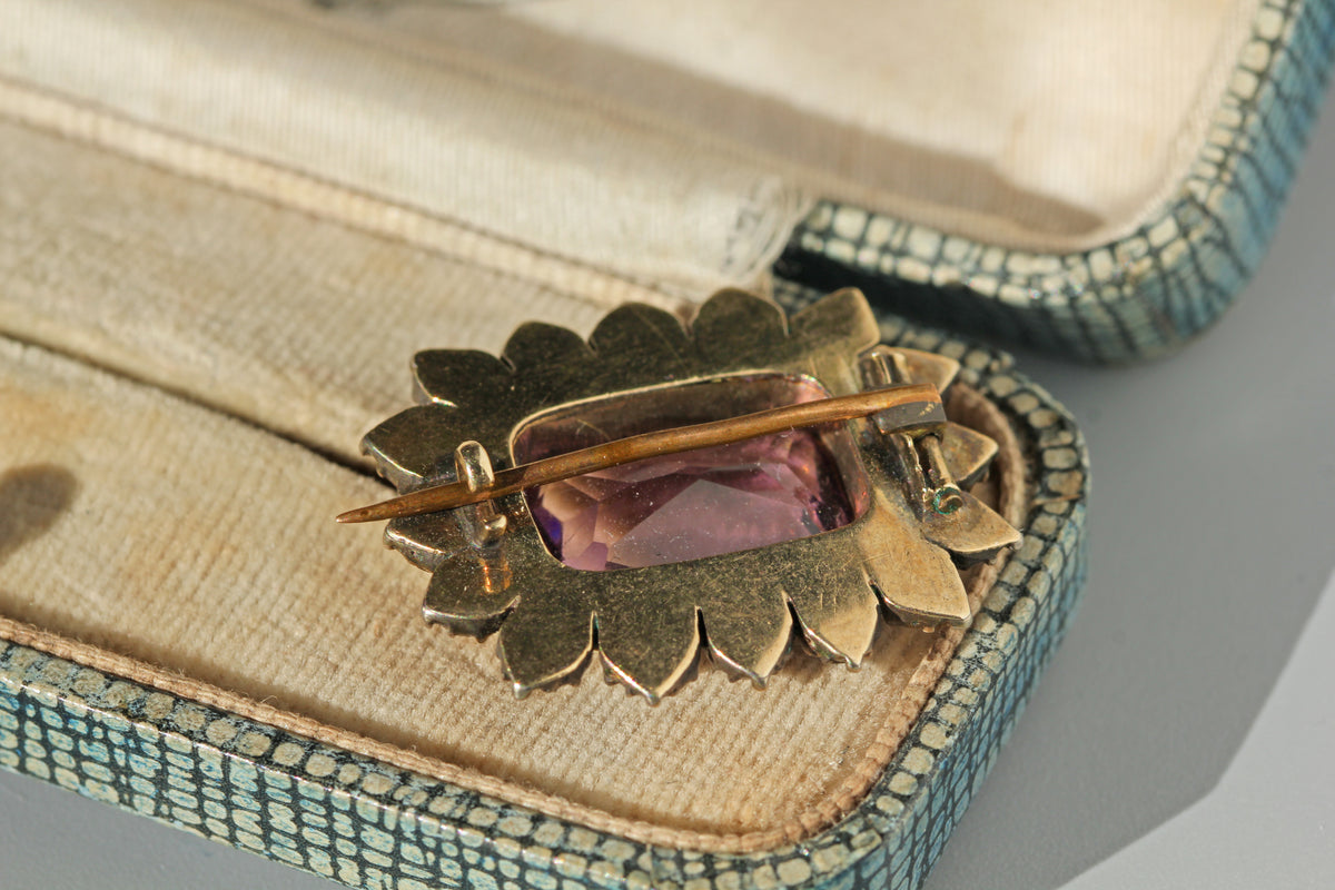 Georgian brooch fastening clasp, in 9ct gold displayed on antique jewellery box 