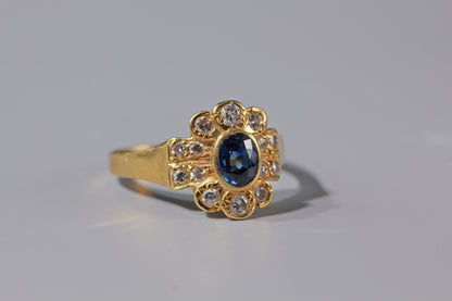 18ct gold oval cut sapphire and diamond cluster ring