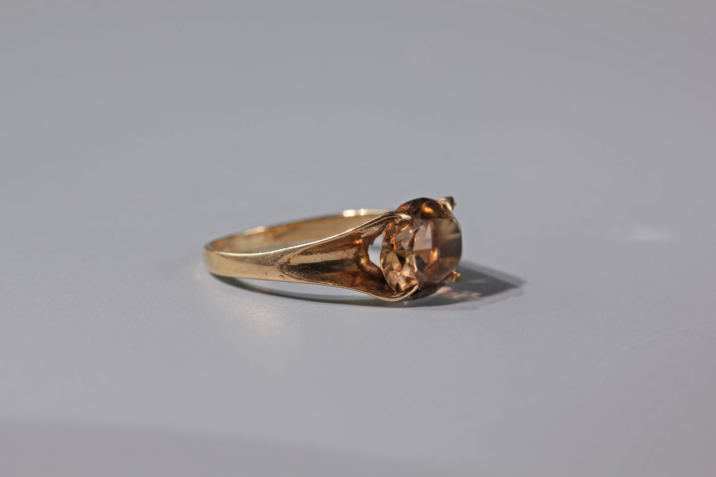 Hallmarked 9ct gold smoky quartz ring from 1975
