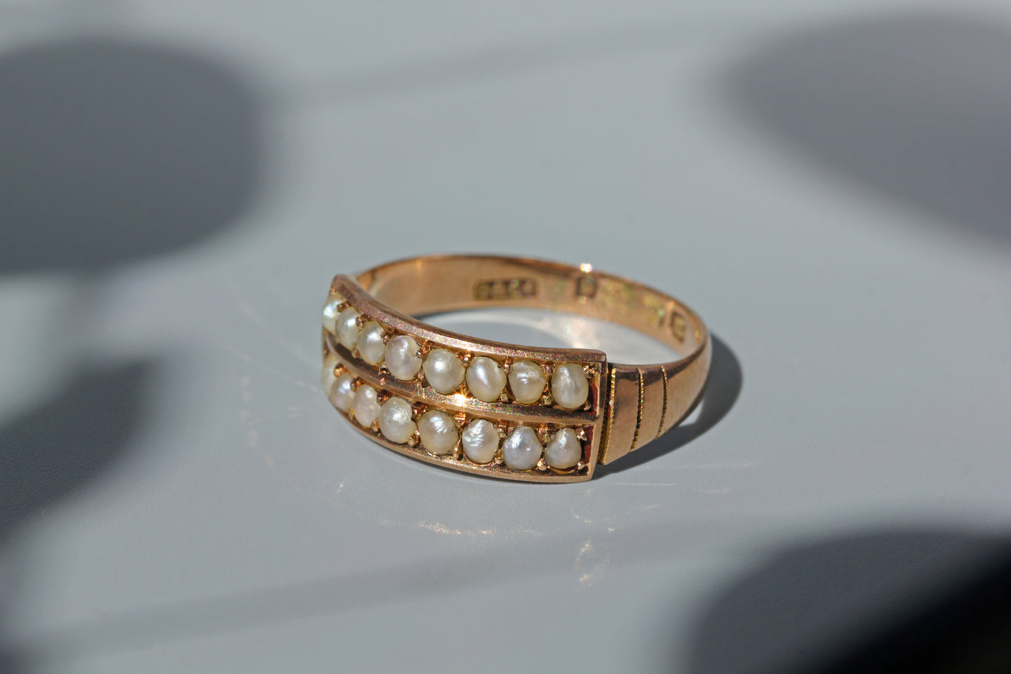 antique gold ring with pearls 