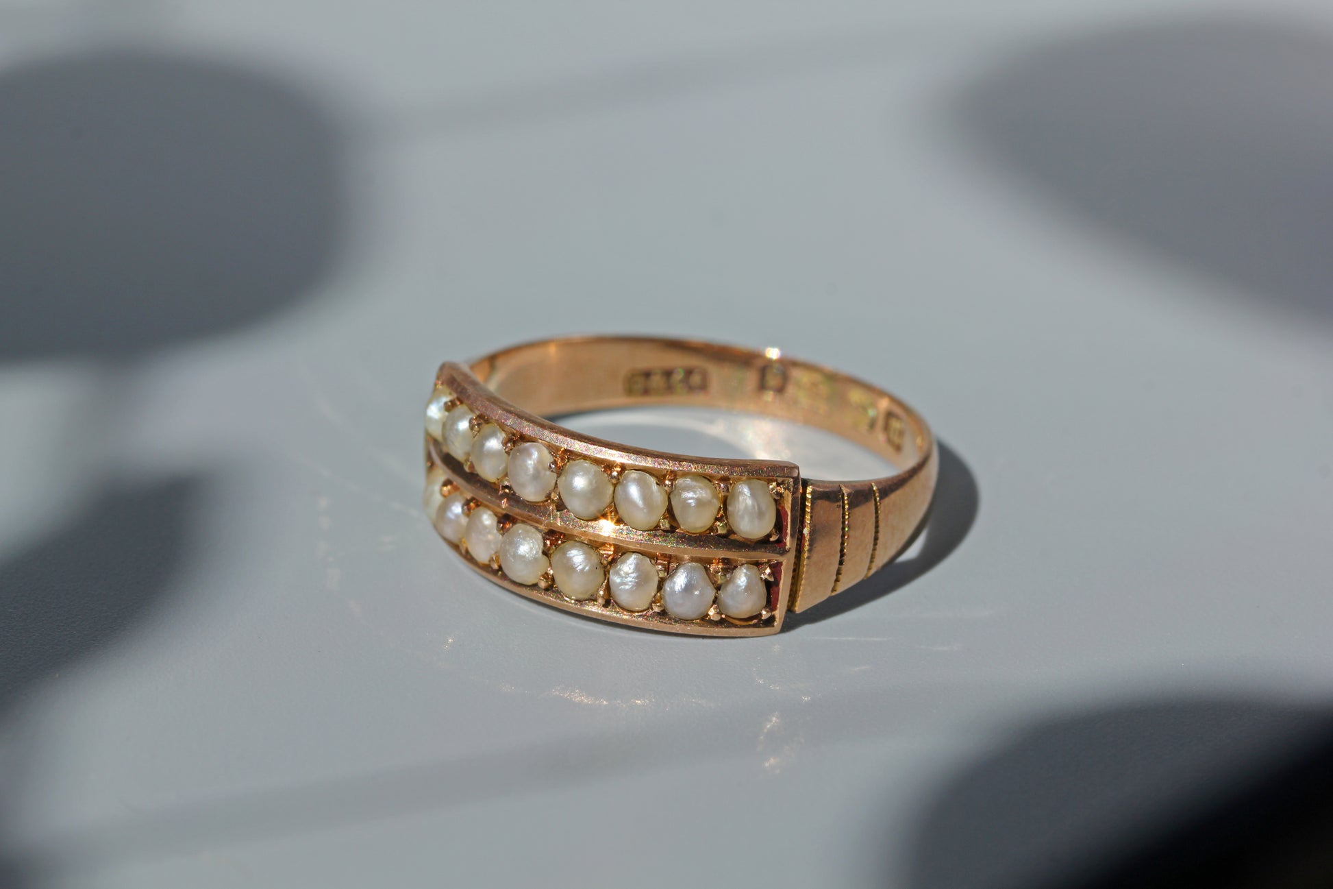 antique gold ring with pearls 